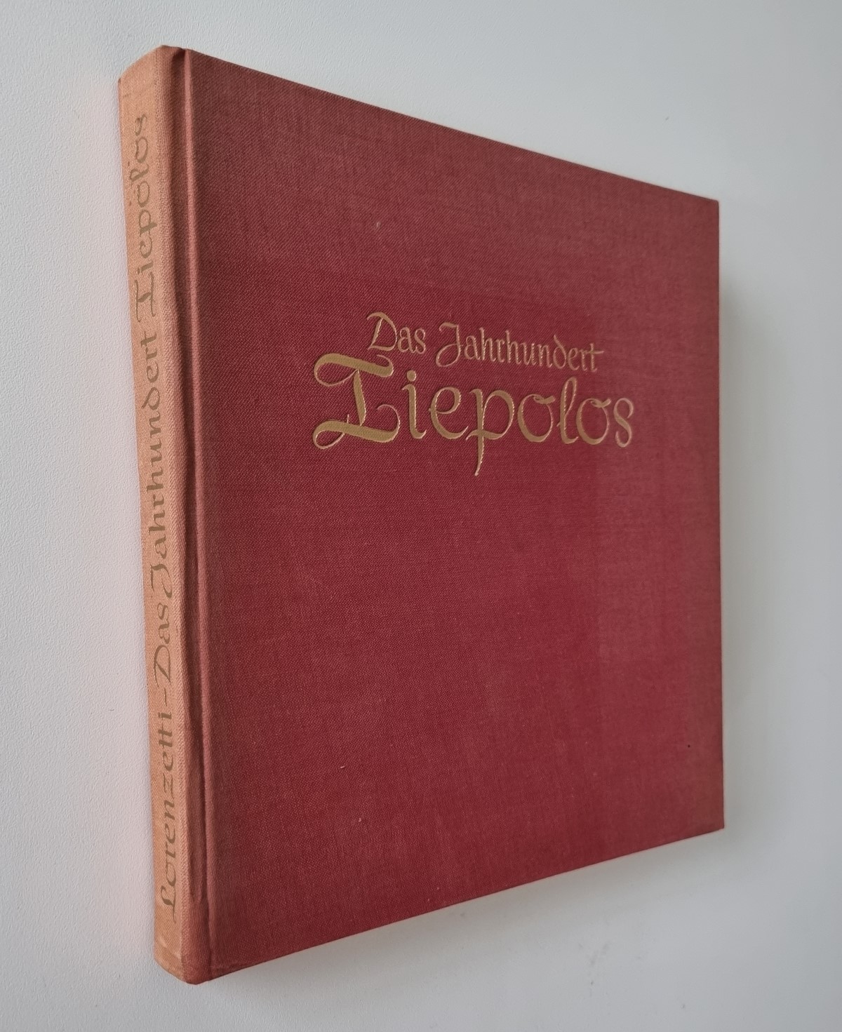 Das Jahrhundert Tiepolos, Buch mit rotem Einband von 1942